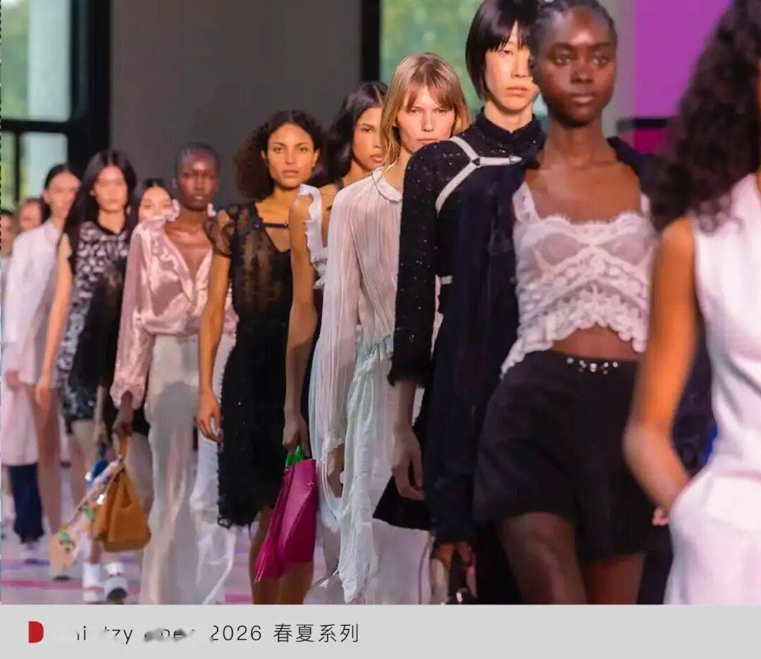 6 春夏巴黎时装周：谁在逼近国际舞台中心？开元ky棋牌WWD LIVE 直击 202(图11)